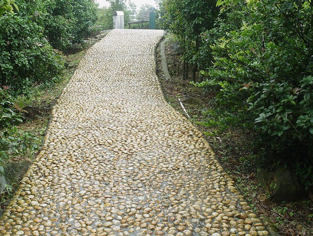 鹅卵石路