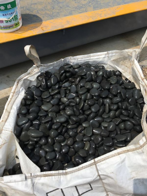 黑色鹅卵石